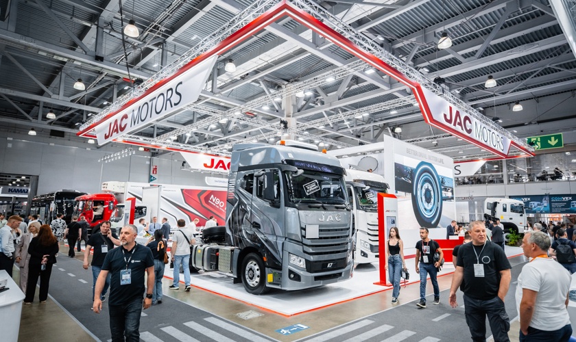 ДЖАК Автомобиль представил на COMvex 2025 несколько новинок и самые популярные модели линейки коммерческого транспорта JAC