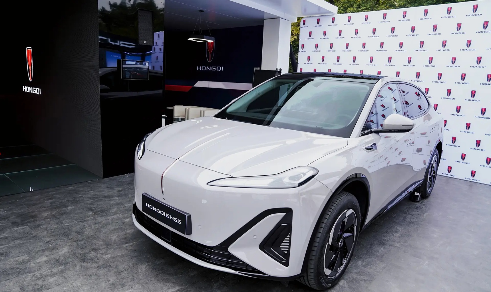 Новый электрический кроссовер HONGQI EHS5 выходит на европейский рынок