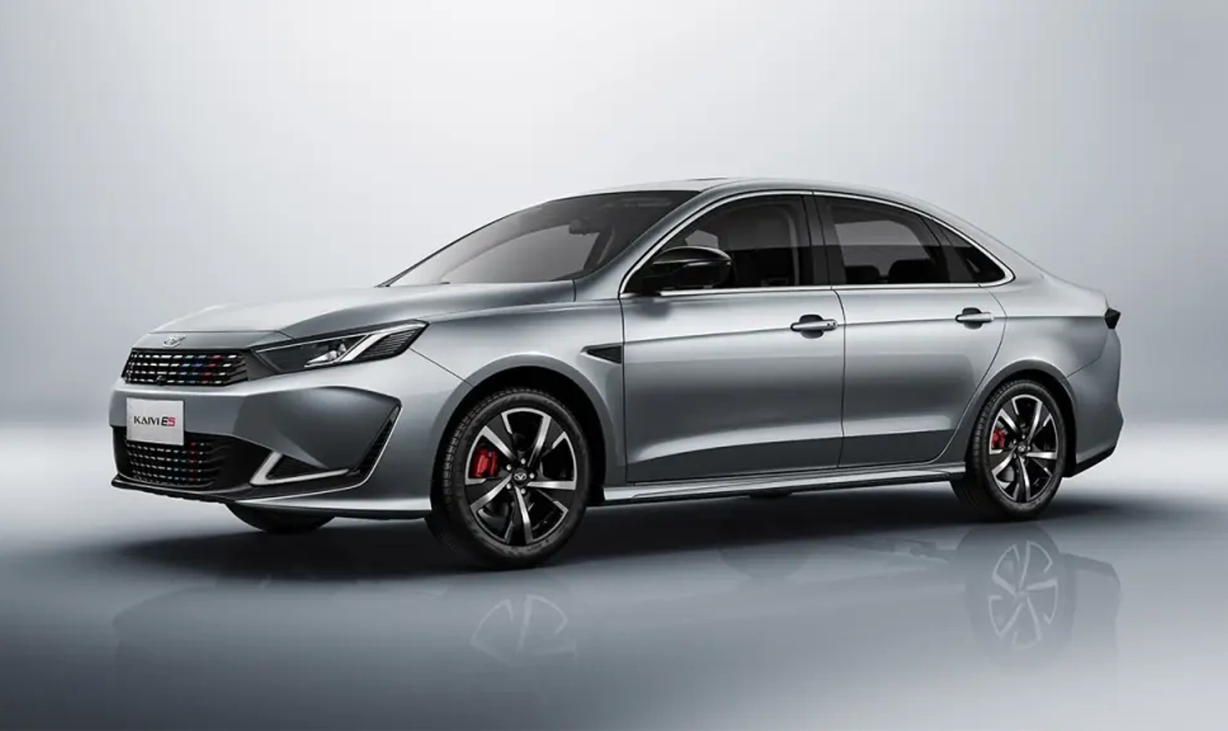 СЕДАН KAIYI E5 ПРИЗНАН ЛУЧШИМ В СВОЕМ КЛАССЕ ПО ВЕРСИИ ПРЕМИИ «АВТОМОБИЛЬ ГОДА В РОССИИ»