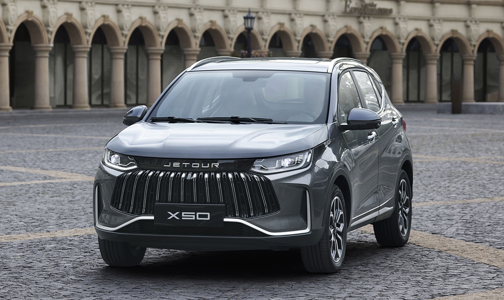 В России стартуют продажи кроссовера JETOUR X50