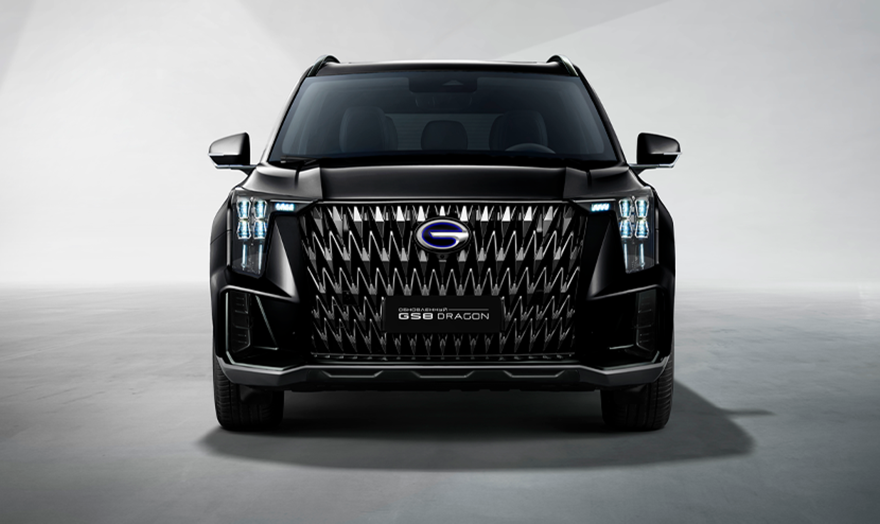 В России стартуют продажи нового GAC GS8 c гибридным двигателем